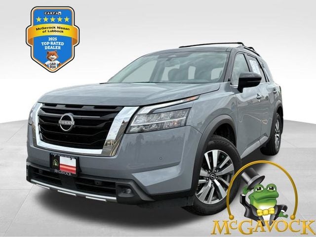 2022 Nissan Pathfinder SL in Solid Gray/Super Black — front three-quarter view