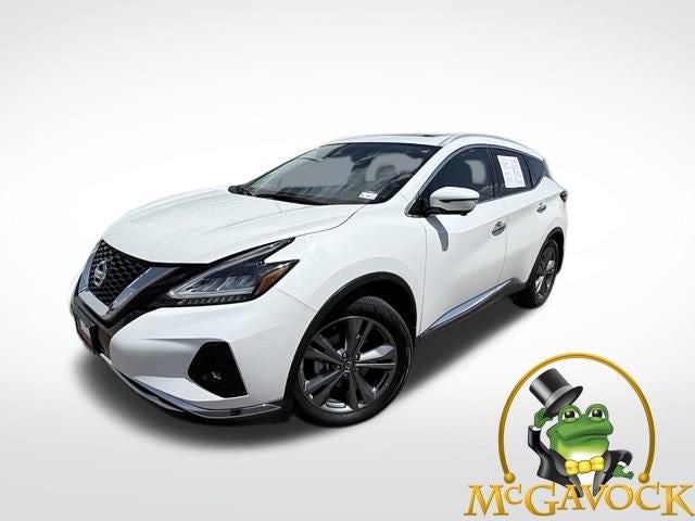 2019 Nissan Murano Platinum in Pearl White Tricoat — front three-quarter view