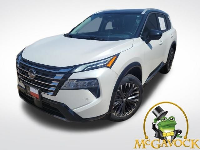 2025 Nissan Rogue Platinum in Everest White Pearl/Super Black — front three-quarter view